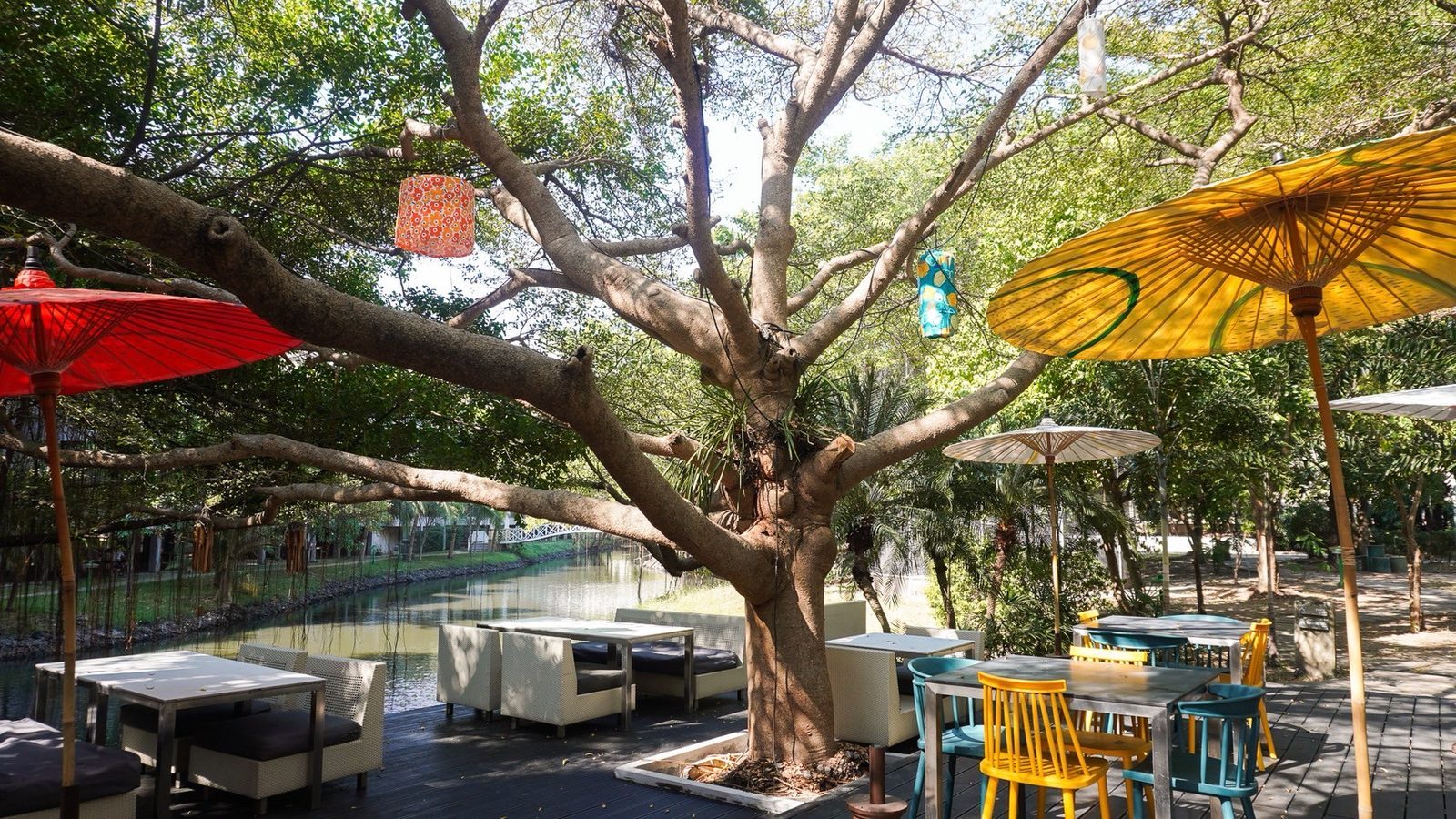 Garden dining deck by the canal
