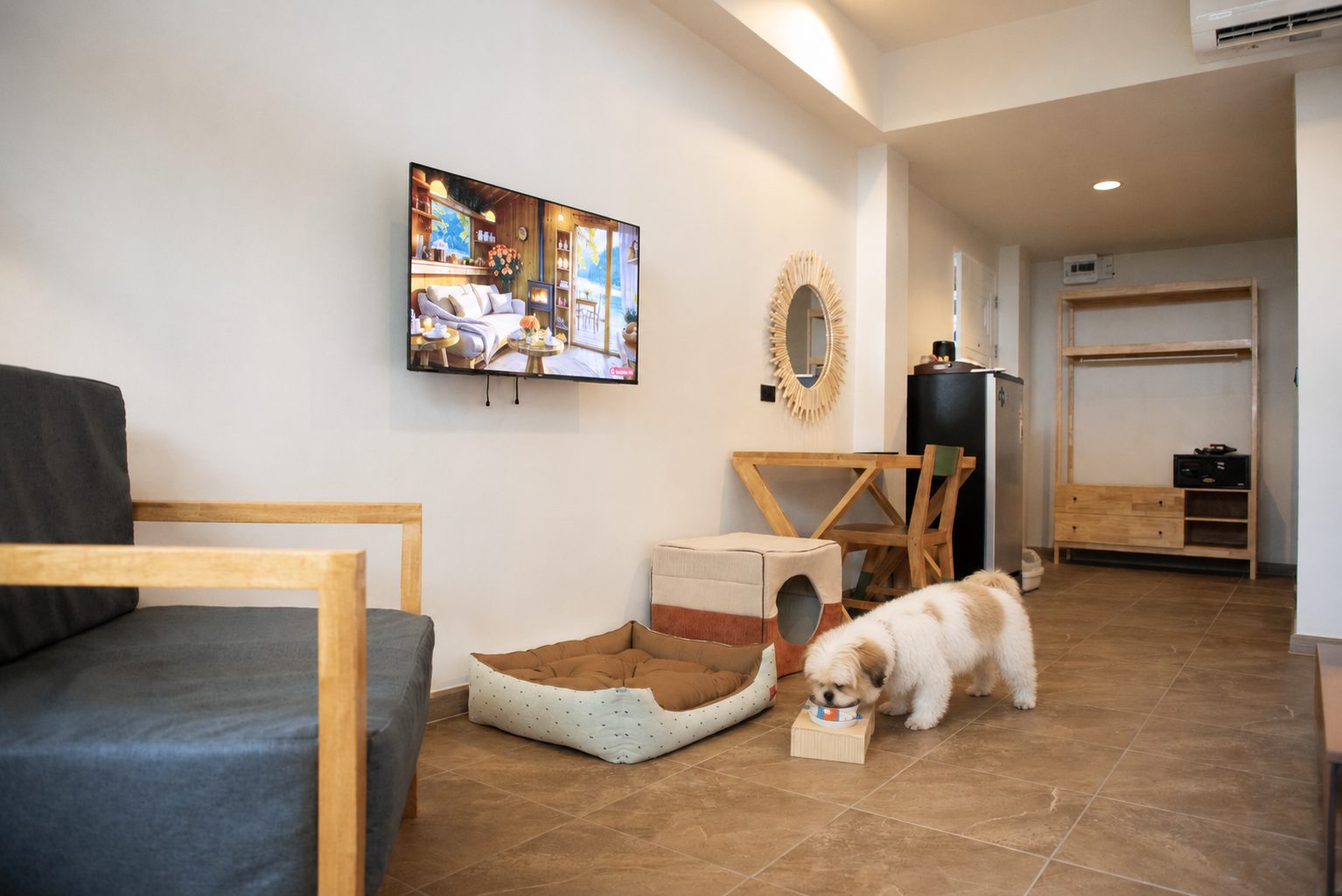 Pet-Friendly Suite dining area with guest's dog
